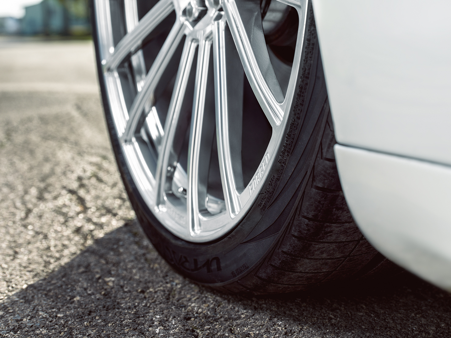 Sommerreifen kaufen Tipps - Kompletträder, Reifen inklusive Felgen für den Sommer bestellen - AEZ Steam forged, Tesla Modell S
