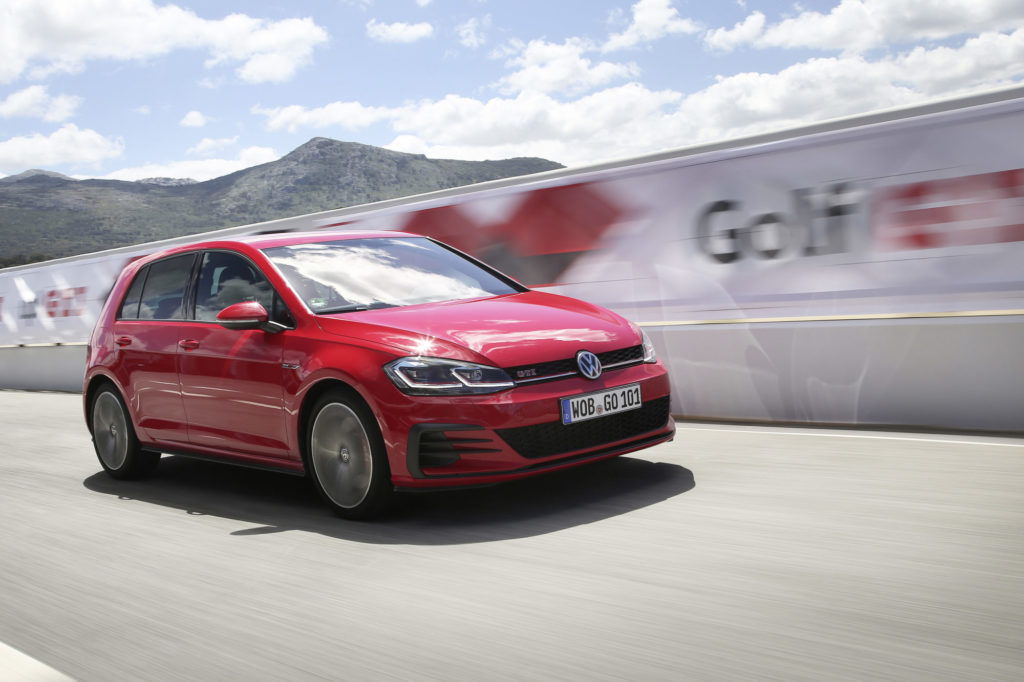 Welches Elektroauto kaufen - VW Golf GTI Performance Benziner mit 245 PS