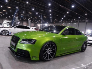Turbinen Felgen - Oxigin-20-Attraction Alufelgen auf grünem Audi