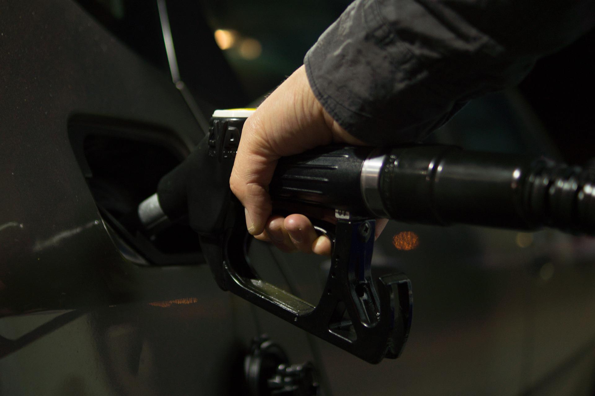 Kraftstoff sparen: Alle Spartipps & effiziente Reifen im Überblick